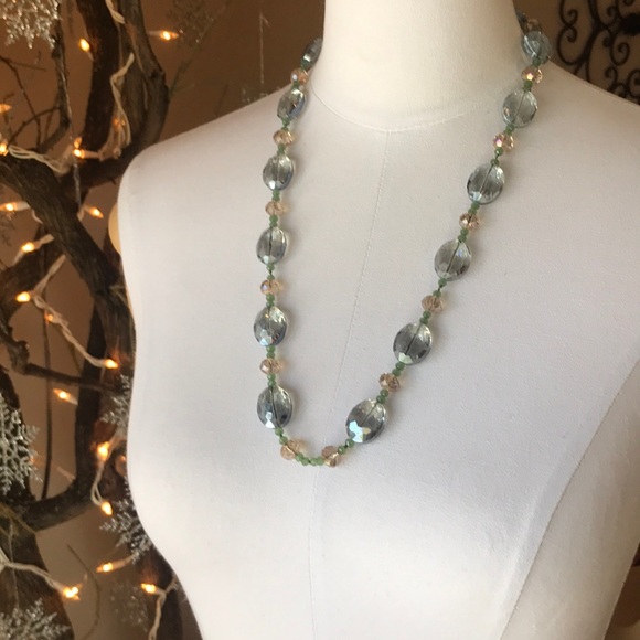 Stunning crystal and jade statement necklace - Picture 2 of 8